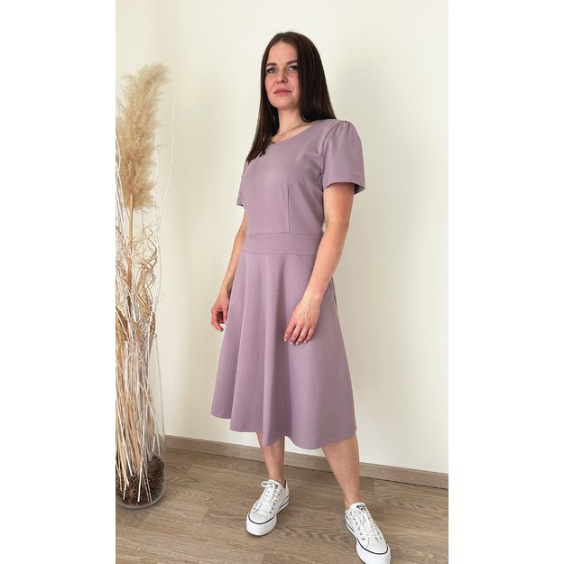 Klasikinė švelniai violetinės spalvos suknelė