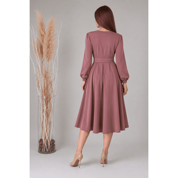 Dulkėtos rožės elegantiška suknelė