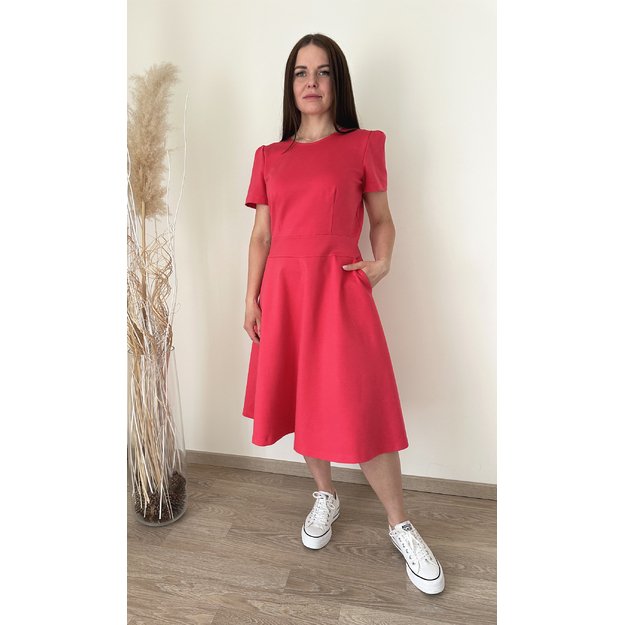 Klasikinė raudona suknelė