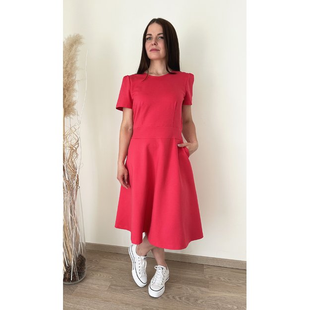 Klasikinė raudona suknelė