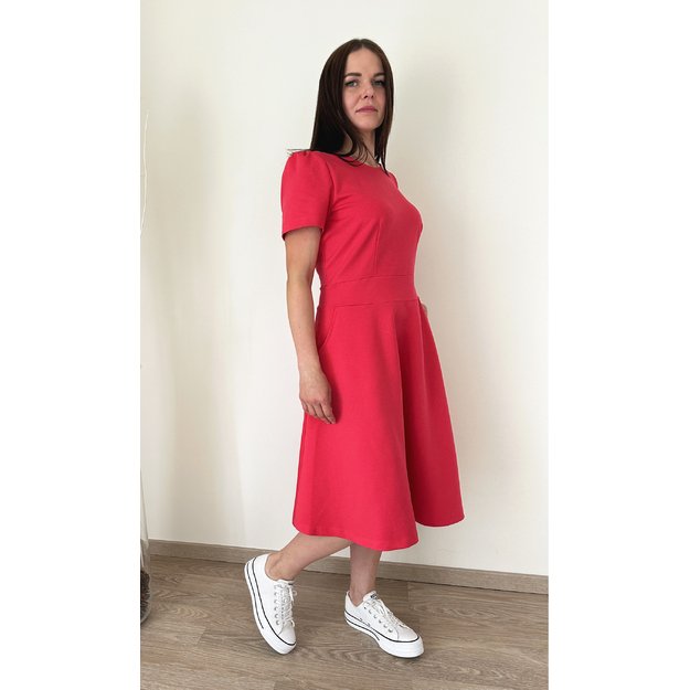 Klasikinė raudona suknelė